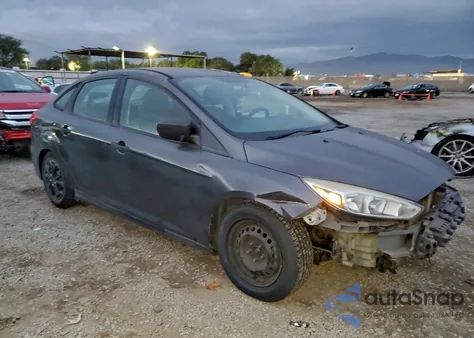 2016 Ford Focus S z USA, uszkodzony, nr VIN 1FADP3E21GL362250